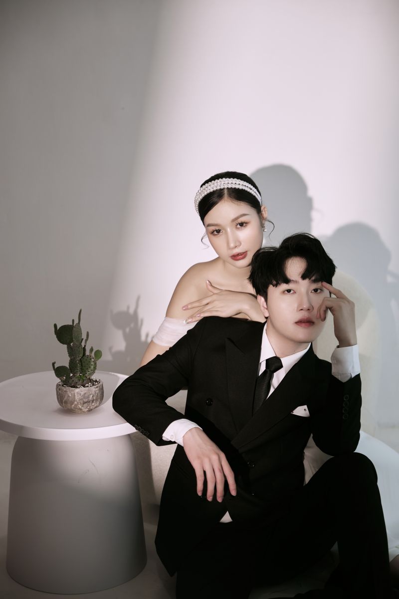Chụp ảnh cưới studio theo phong cách Hàn Quốc, đang là sự lựa chọn hàng đầu của các cặp đôi hiện nay.